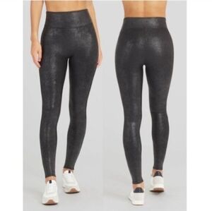 SPANX Matte black Snakeskin Leggings Size Large